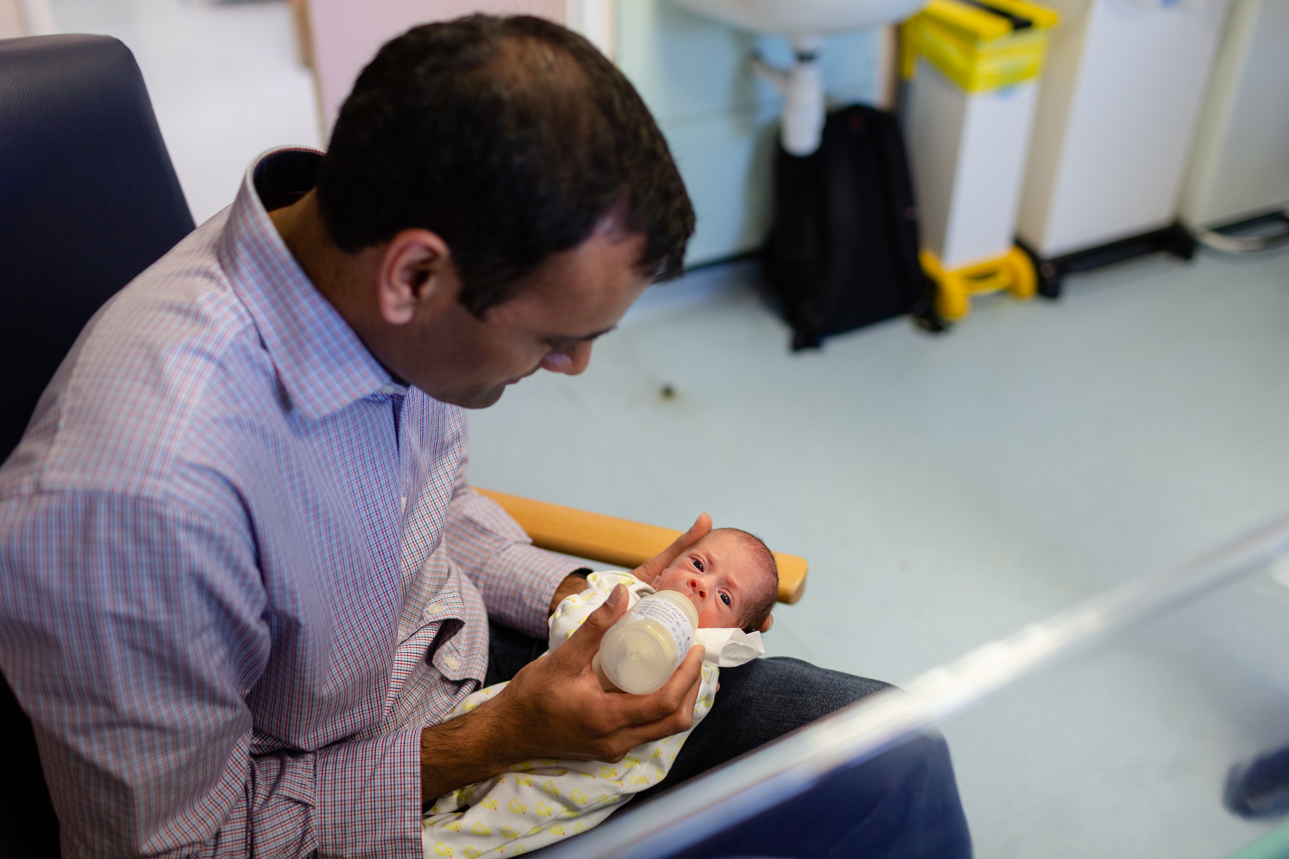 father and son neonatal photoshoot Kingston Surrey